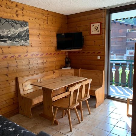 155 Piste Dans Mon Canape Châtel Exterior foto
