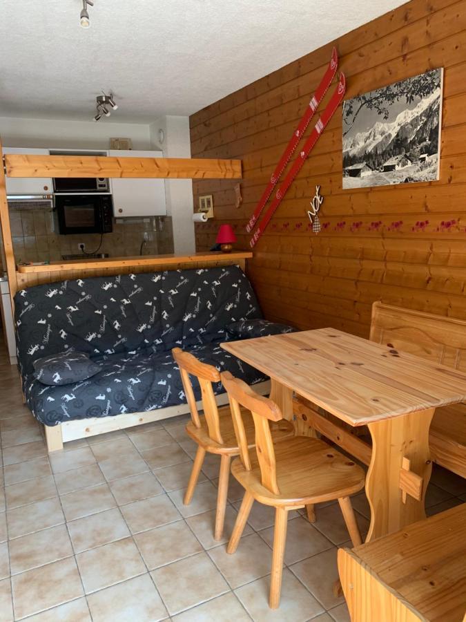155 Piste Dans Mon Canape Châtel Exterior foto