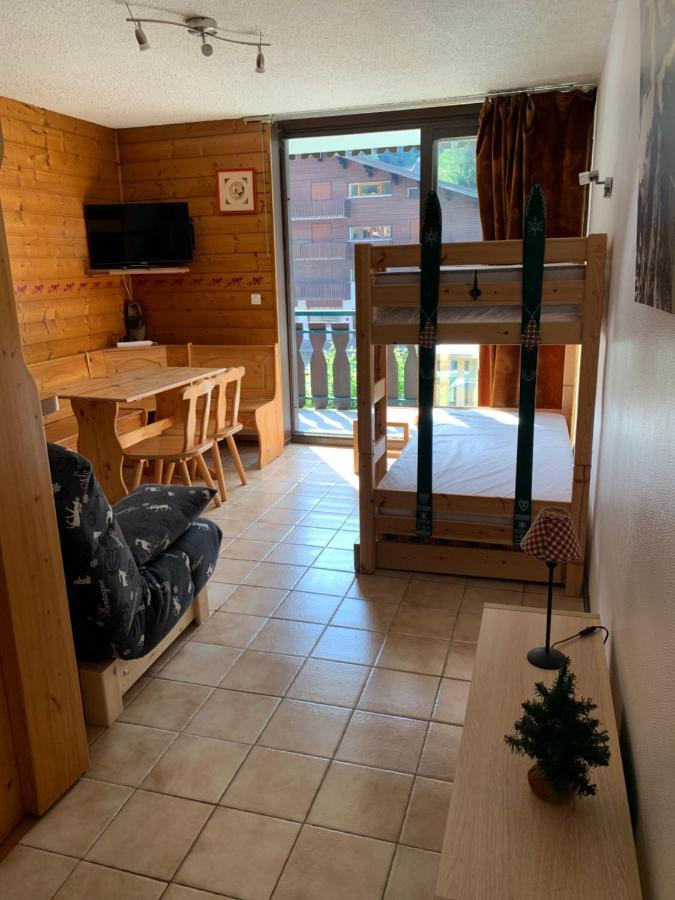 155 Piste Dans Mon Canape Châtel Exterior foto