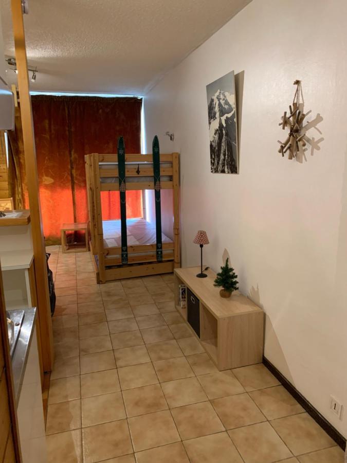 155 Piste Dans Mon Canape Châtel Exterior foto