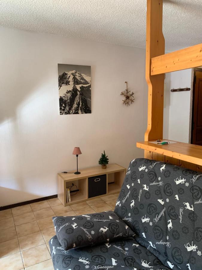 155 Piste Dans Mon Canape Châtel Exterior foto
